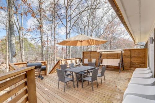 Stylish Marietta Home with Deck - Near Truist Park! in Marietta, USA