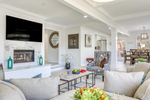 Stylish Marietta Home with Deck - Near Truist Park! in Marietta, USA
