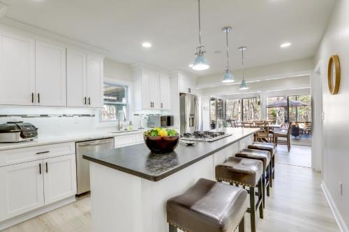Stylish Marietta Home with Deck - Near Truist Park! in Marietta, USA