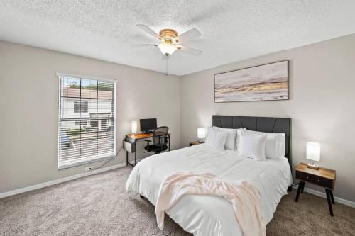 Cozy Townhouse - Gym Pool Golf Fast WiFi 2B2B thumb 4