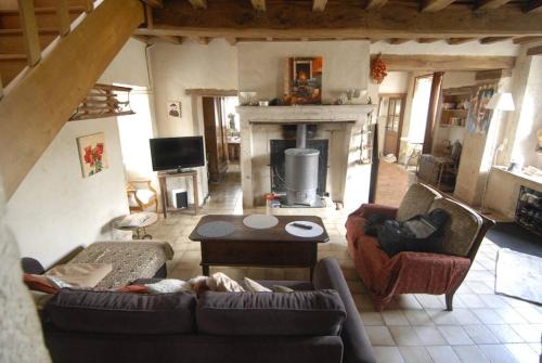 FERME FAMILIALE DANS UN VILLAGE BOURGUIGNON 12 pl 3 nuits minimum in 塞納河畔艾塞