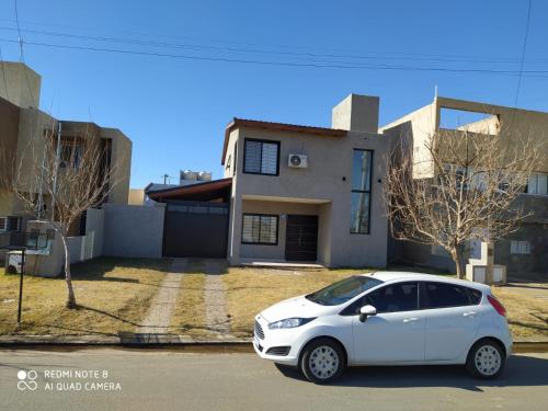 Casa 3 dormitorios. - Barrio Valle Cercano