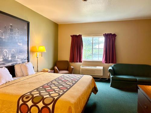 Super 8 by Wyndham Platte City Kansas City Area