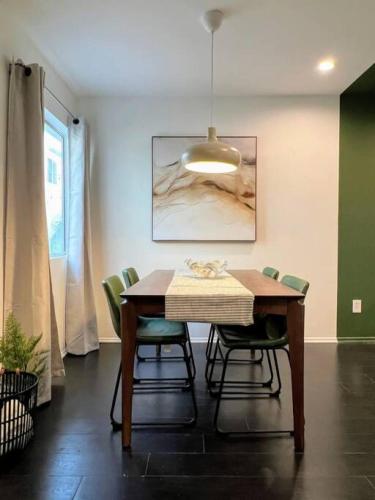 2BR Suite in the Heart of Hollywood -BR5 in Los Angeles, USA