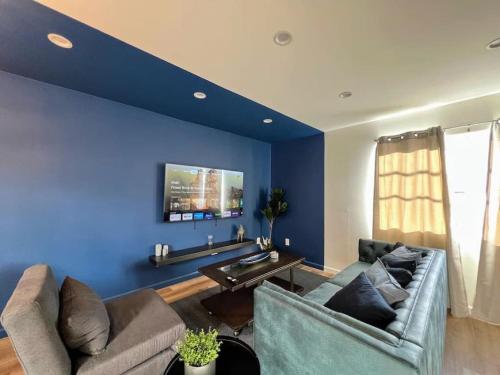 Trendy 2BR Near Hollywood Hotspots - BR9, Los Angeles