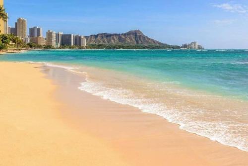 Brooks Beach Vacations Wyndham 4 Star Resort 1805 Waikiki