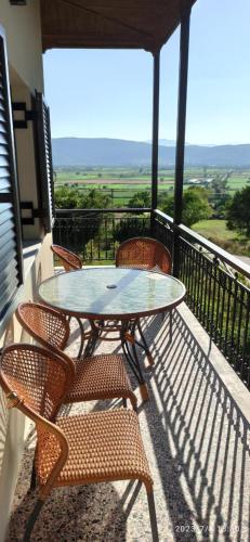 周邊環境, Pavlos House in 迪哥里福