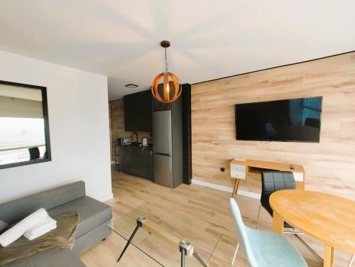 2 bedrooms, 5 beds