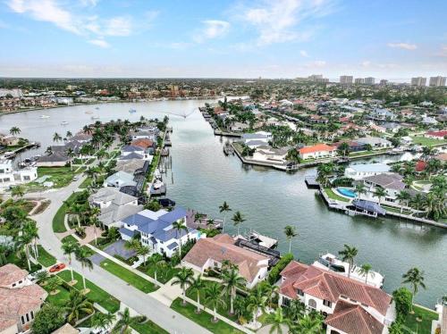 Direct boating access waterfront home with pool/spa