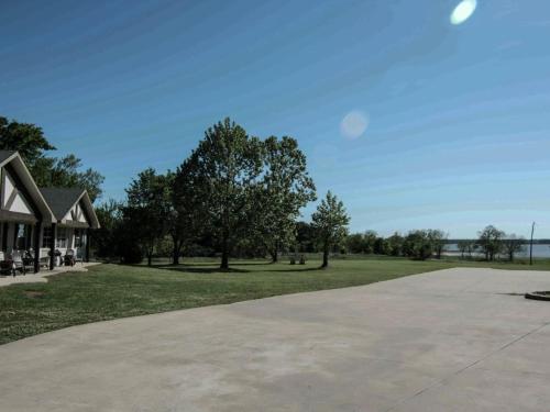 Exterior view, Lakeview Main Room - 24 in Calera (OK)