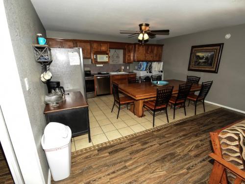 Kitchen, Lakeview Main Room - 24 in Calera (OK)