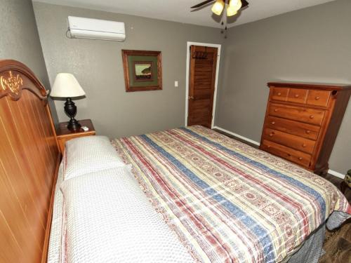 Lakeview Main Room - 24 in Calera (OK)