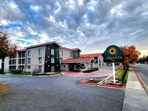 La Quinta Inn & Suites by Wyndham Fresno Yosemite