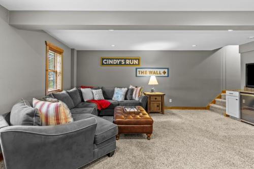 Beautiful Log Cabin! Hot-Tub Bonfire & Private Yet 4 Mins to Downtown! - image 6