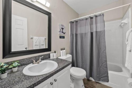 Cozy Townhouse - Gym Pool Golf Fast WiFi 2B2B thumb 4
