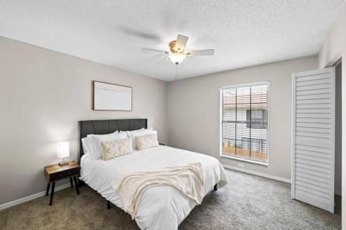 Cozy Townhouse - Gym Pool Golf Fast WiFi 2B2B thumb 2