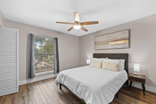 Cozy Townhouse - Gym Pool Golf Fast WiFi 2B2B thumb 4