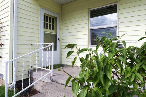 The Stardust Cottage Near Downtown Klamath Falls in 克拉馬斯福爾斯市中心