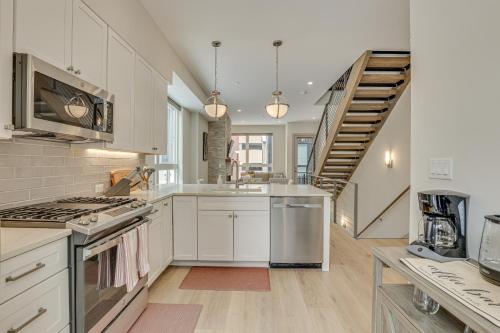 Silverthorne Townhome with Hot Tub Walk to Town! in Silverthorne, USA