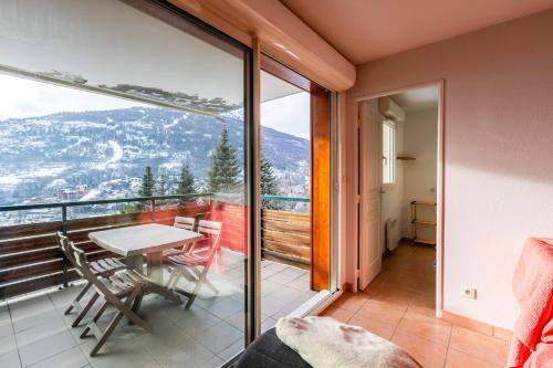 Comfortable nest with mountain views Briançon