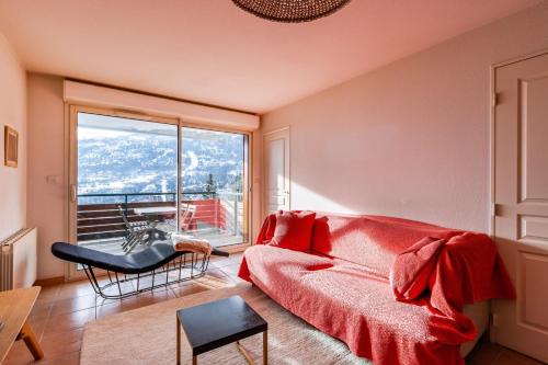 Comfortable nest with mountain views