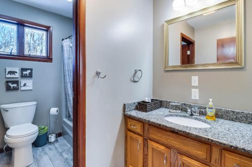 Poconos Home Hot Tub Fire Pit and Lake Access - image 12