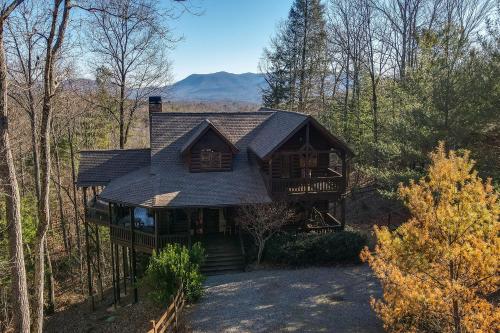 Ellijay Hideaway with Hot Tub, Views and Game Room!