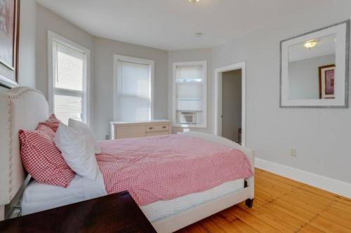 NEW! Boston Entire House Near MBTA, 3 Mi to Fenway!