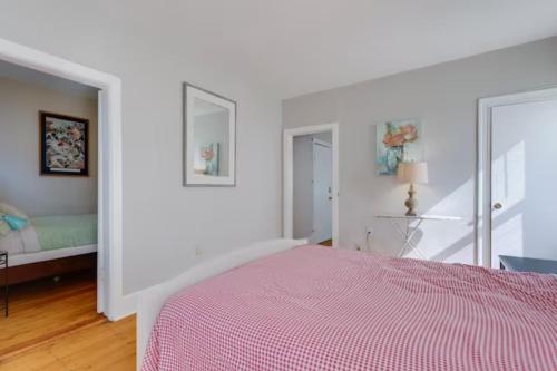 NEW! Boston Entire House Near MBTA, 3 Mi to Fenway!