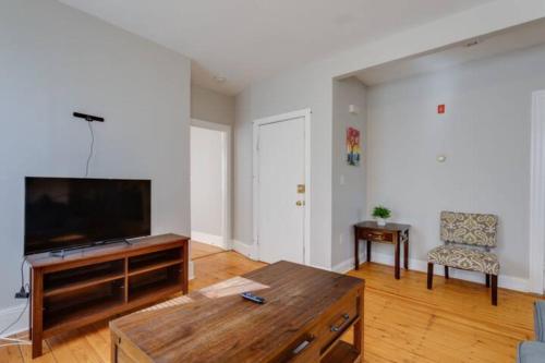 NEW! Boston Entire House Near MBTA, 3 Mi to Fenway!