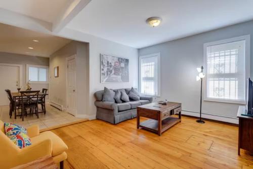 NEW! Boston Entire House Near MBTA, 3 Mi to Fenway!