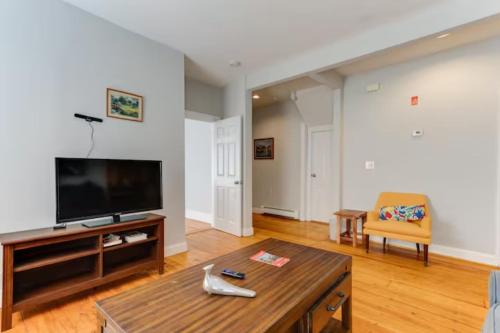 NEW! Boston Entire House Near MBTA, 3 Mi to Fenway!