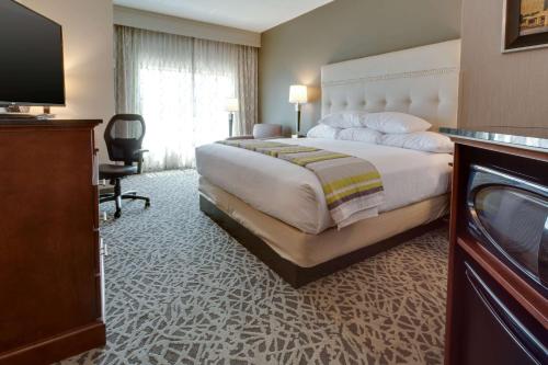 Deluxe King Room room in Drury Inn & Suites Pittsburgh Airport Settlers Ridge
