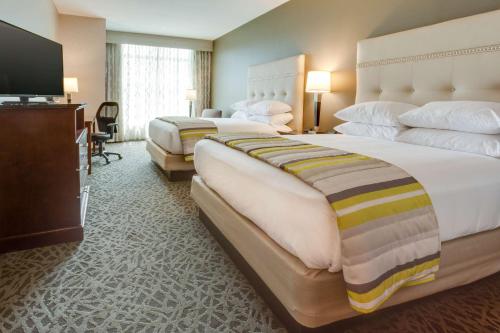 2 queen beds
