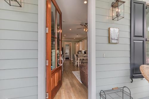 Newly Listed Duke St Cottage - Downtown Beaufort detail