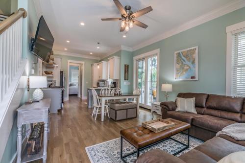 Newly Listed Duke St Cottage - Downtown Beaufort detail
