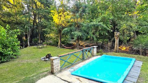 Casa con PILETA al borde del RIO