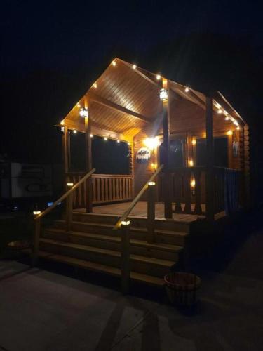 Lovely 1BR Cabin with Loft in Tennessee in Sevierville, USA