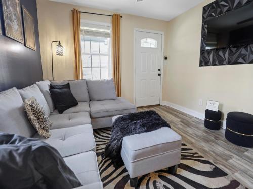 Safari Royalty Home Midtown *MINS from BEALE ST* in Memphis, USA