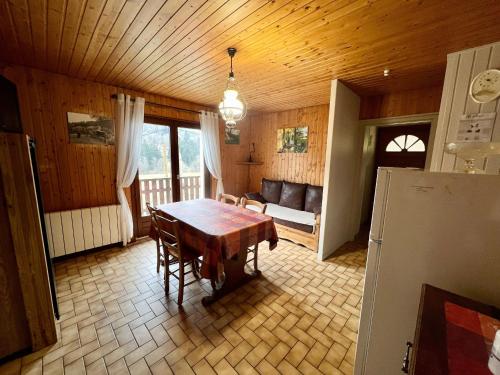 Gîte Rochesson, 3 pièces, 3 personnes - FR-1-589-235