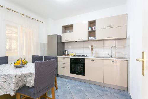 Konyha, Apartments with parking space Split - 22101 in Mejaši