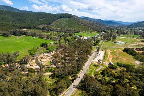 外部景觀, 明亮小屋公園酒店 (Bright Cabin Park) in 明亮