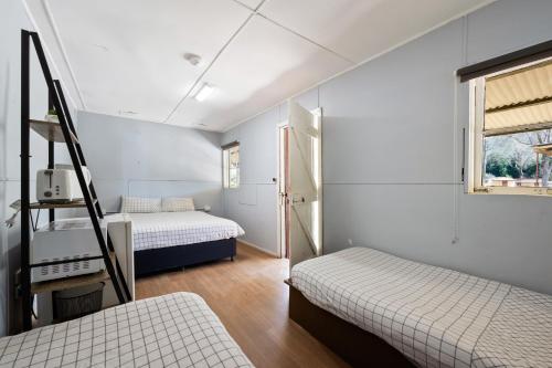 1 double bed, 2 twin beds