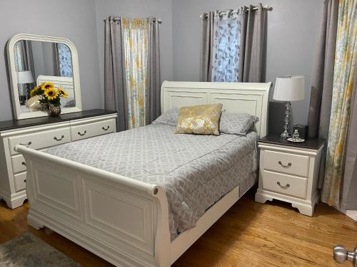 Boston Luxury 3 bedroom Private Condo - Tap to explore photos