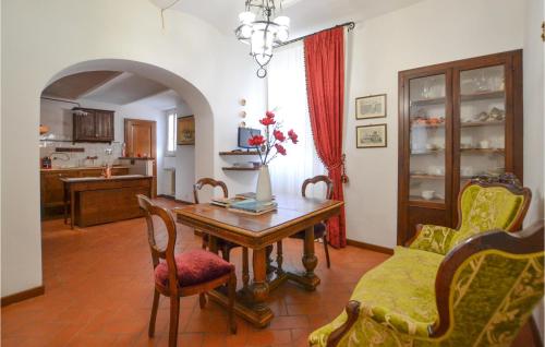 Lovely Apartment In Arezzo With Kitchen