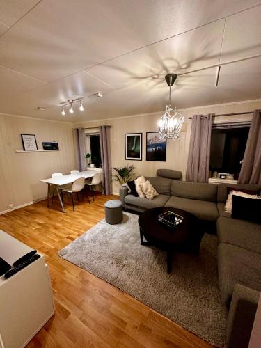 Cozy 2-Bed Apartment on the top of Tromsø! in Hapet