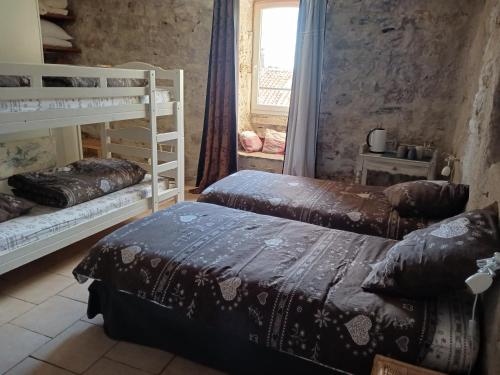 2 twin beds, 2 bunk beds