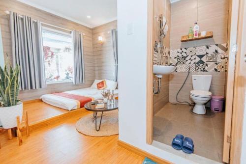 room detail thumbnail 2