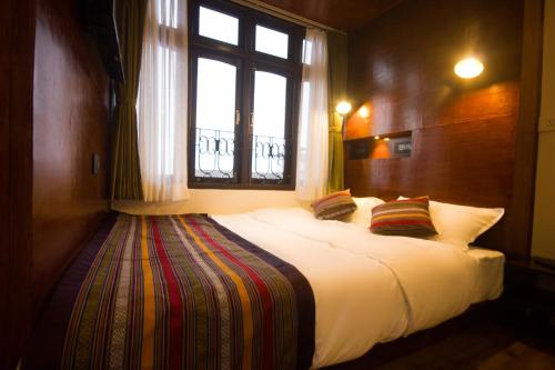 Economy Double Room image 4