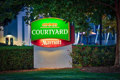 Courtyard by Marriott Hampton Coliseum Central